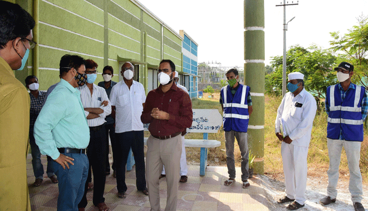 పారిశుధ్య పనులు పకడ్బందీగా చేపట్టాలి