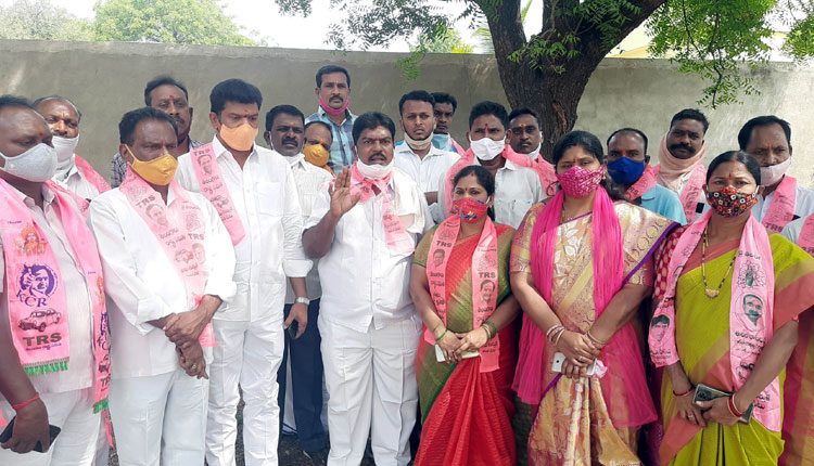 ‘ఈటలపై అనుచిత వ్యాఖ్యలు సరికాదు’