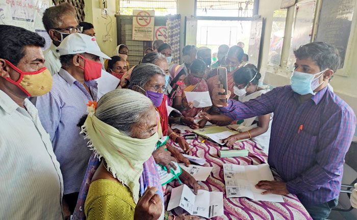 పీహెచ్‌సీల్లో కొనసాగుతున్న కరోనా పరీక్షలు