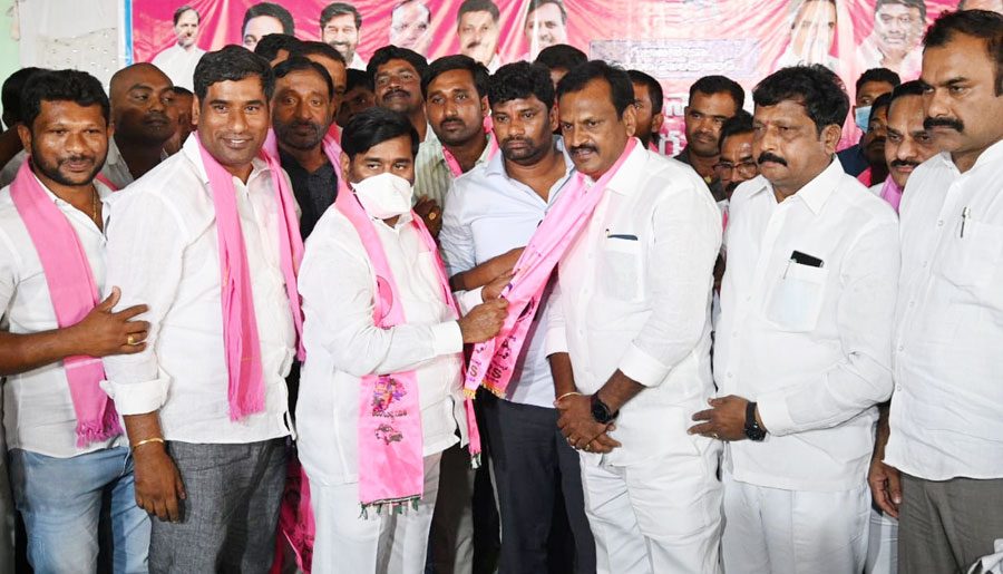 టీఆర్‌ఎస్‌లో చేరికల జోరు..