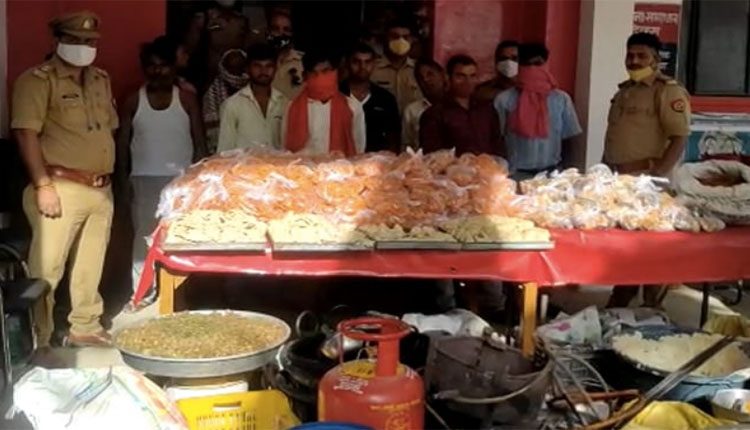 200 కేజీల జిలేబీలు.. 1,050 సమోసాలు స్వాధీనం