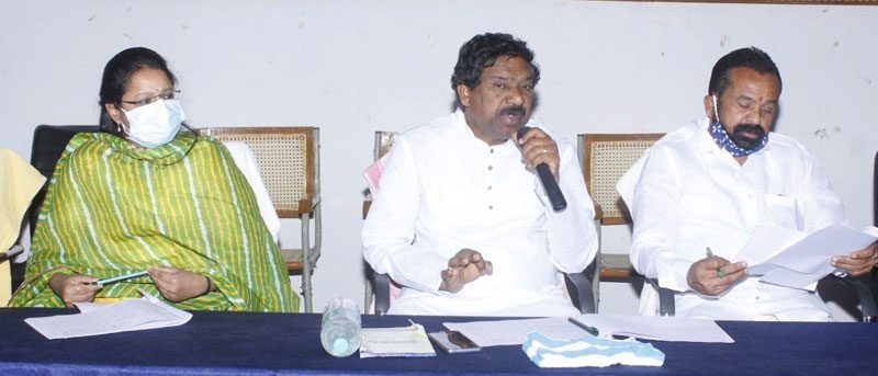 త్వరగా డబుల్‌బెడ్‌రూం ఇళ్లను పూర్తి చేయాలి