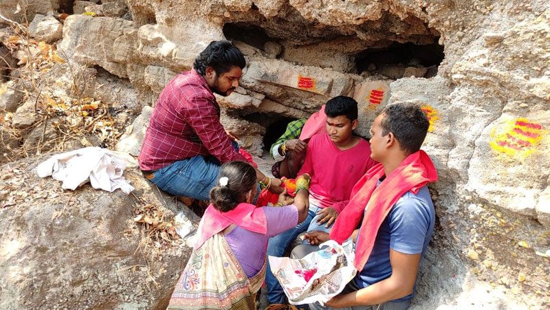 గుట్ట నుంచి గుడికి చేరిన సడాలమ్మ