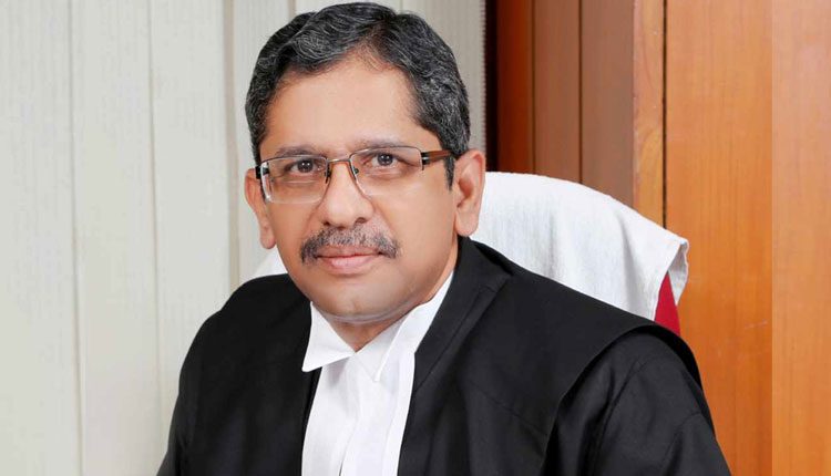 న్యాయవ్యవస్థకు రక్షకుడిలాంటి ‘బార్‌’