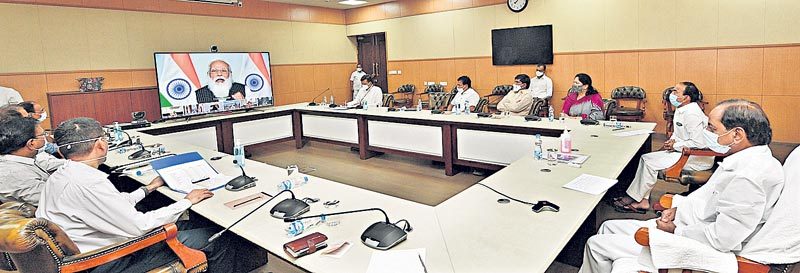 కరోనా తిరగబెడుతున్నది.. జాగ్రత్త