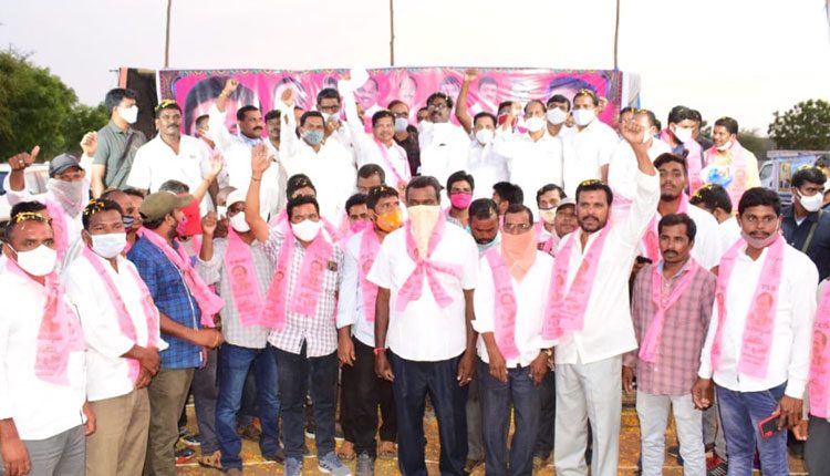 పథకాలను గడప గడపకూ తీసుకెళ్లాలి