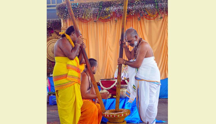 రామయ్యకు చక్రస్నానంముగిసిన బ్రహ్మోత్సవాలు