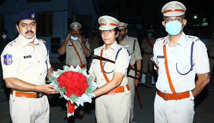 ఖమ్మం పోలీస్‌ బాస్‌కు స్వాగతం