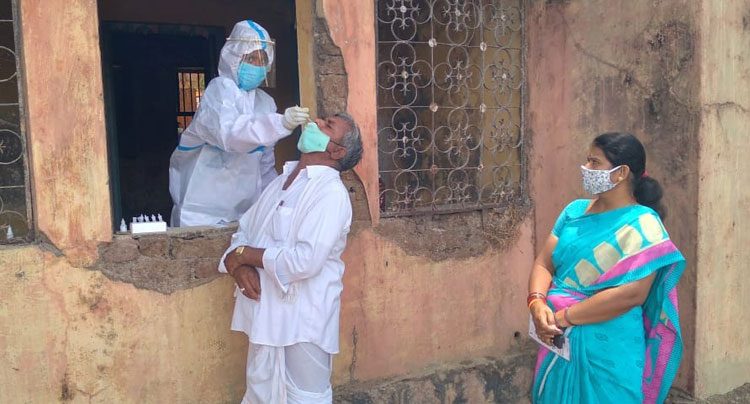 కొనసాగుతున్న వ్యాక్సినేషన్‌.. కొవిడ్‌ టెస్టులు