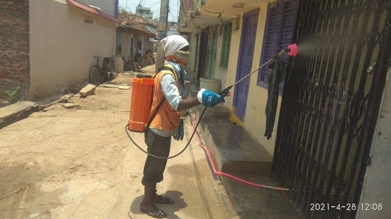 సోడియం హైపోక్లోరైట్‌ పిచికారీ