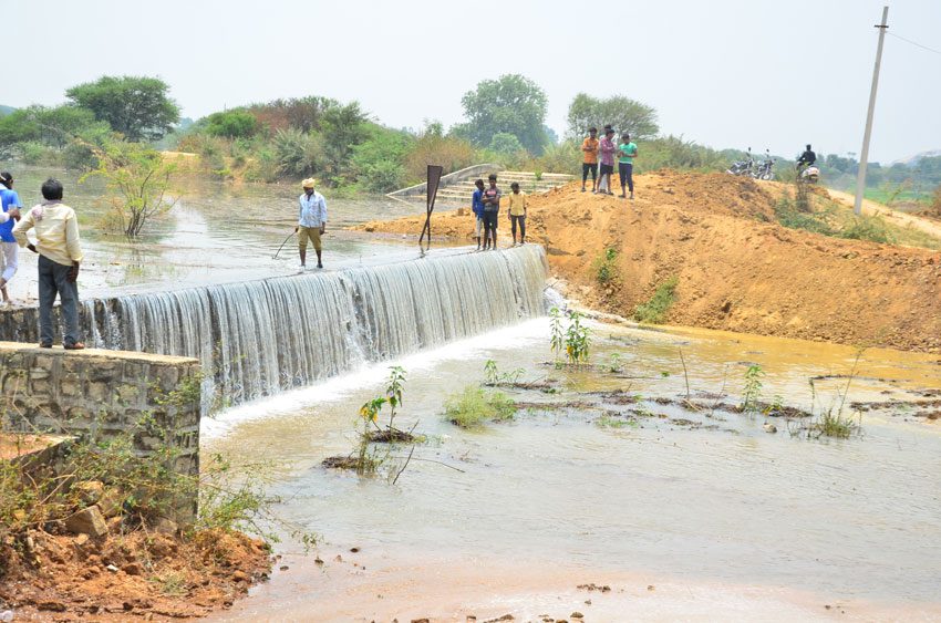 గలగలా గోదారి తరలివస్తుంటేను..