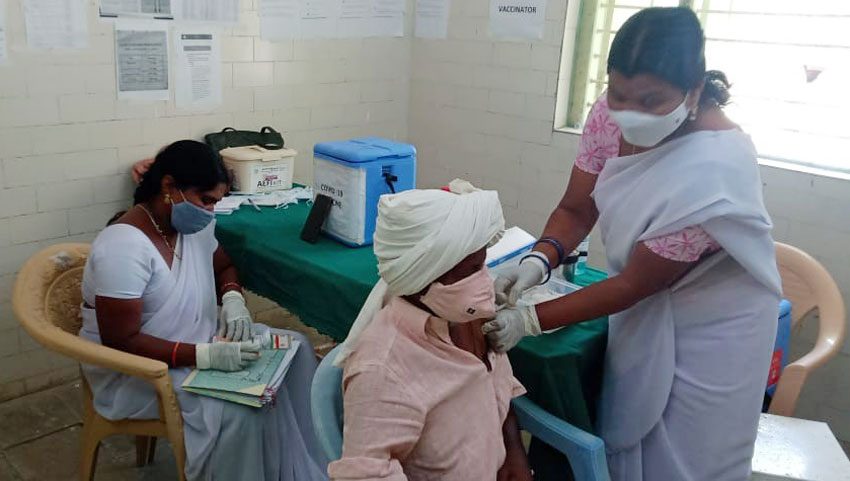 కొనసాగుతున్న వ్యాక్సినేషన్‌, ర్యాపిడ్‌ టెస్టులు