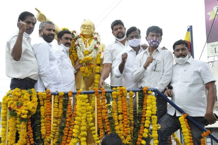 రాజ్యాంగ నిర్మాతకు ఘన నివాళి