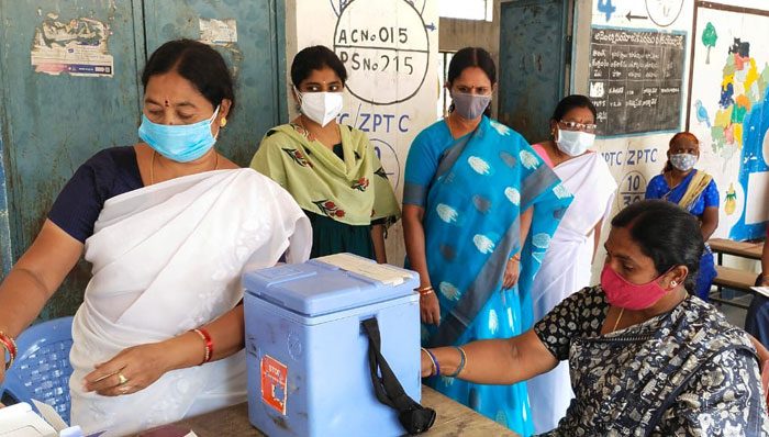 కరోనా పంజా..!