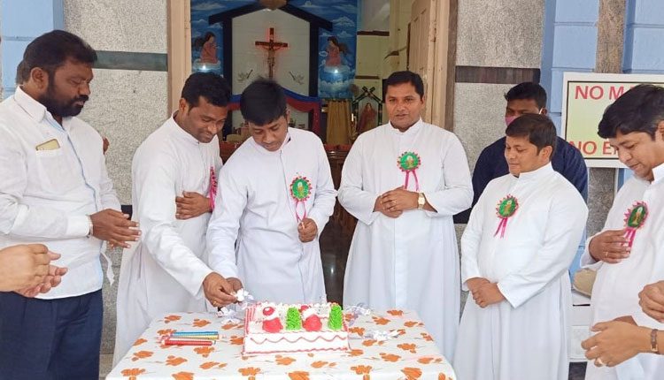 సెయింట్‌ ఆన్స్‌చర్చిలో  గురు పట్టాభిషేక మహోత్సవం