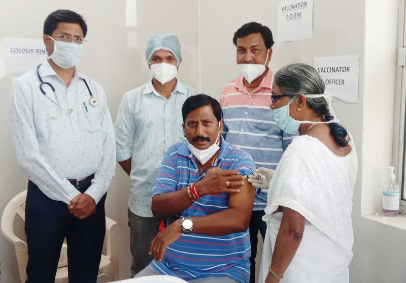 విస్తృతంగా కరోనా పరీక్షలు, కొవిడ్‌ వ్యాక్సినేషన్