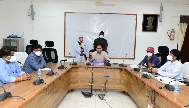 కరోనా సేవల పర్యవేక్షణకు ప్రత్యేకాధికారులు