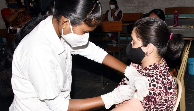 రిజిస్ట్రేషన్‌ చేసుకుందాం..టీకా వేసుకుందాం..