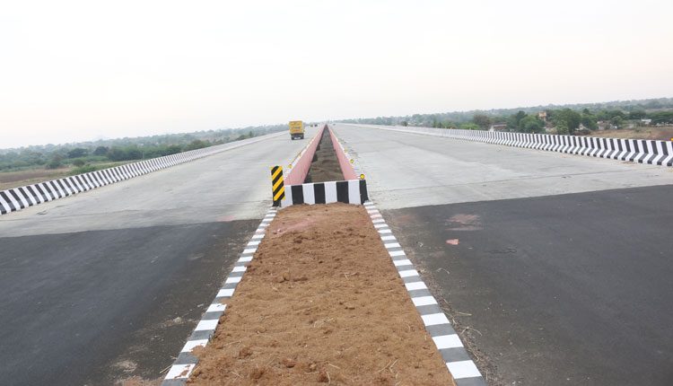 ఎస్సారార్‌ బ్రిడ్జిపై భారీ ఫెన్సింగ్‌!