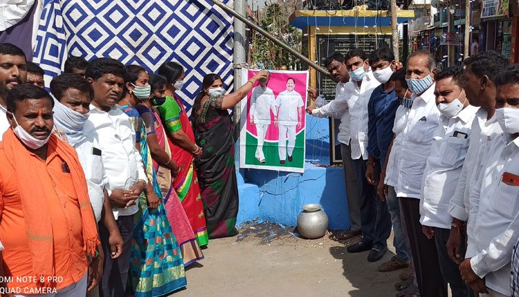 బీటీ రోడ్లకు నిధులు మంజూరు