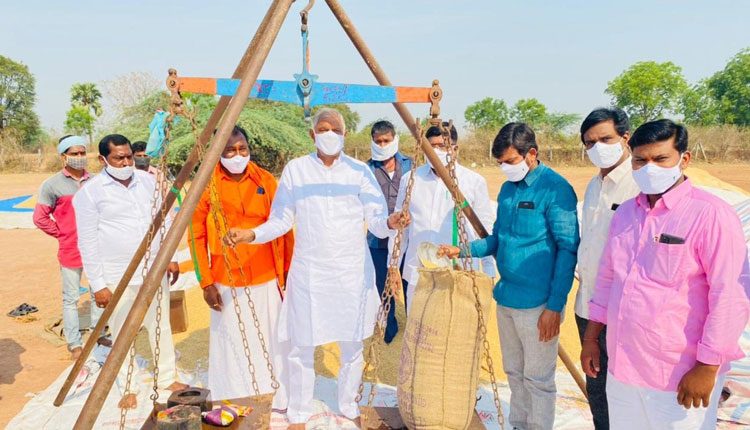 కొనుగోలు కేంద్రాల్లోనే మద్దతు