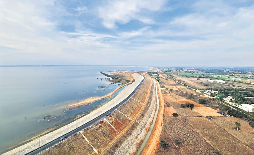 మంజీర నాదాల నర్తించు గంగమ్మ