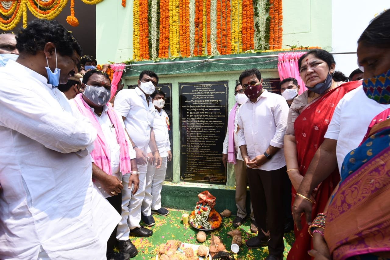 అత్యాధునిక స‌మీకృత మార్కెట్‌ను ప్రారంభించిన కేటీఆర్