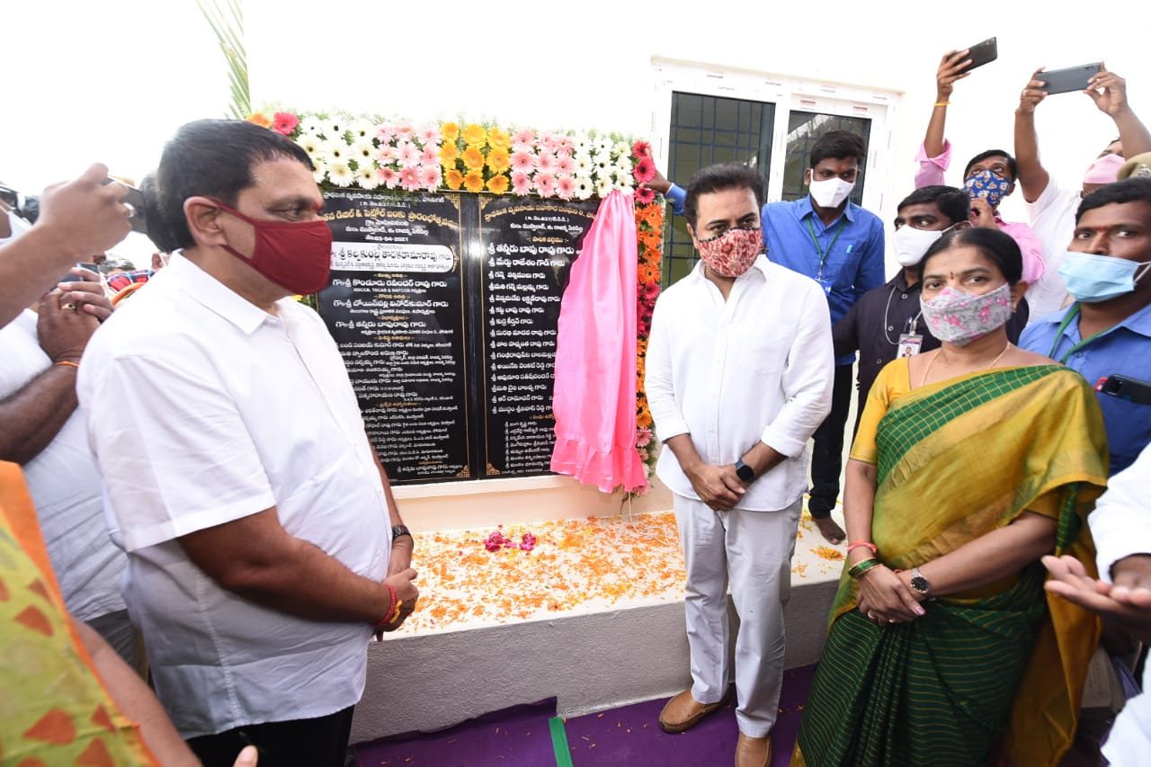 మోహినికుంట‌లో పెట్రోల్ బంక్‌, డ‌బుల్ బెడ్రూం ఇండ్లు ప్రారంభం