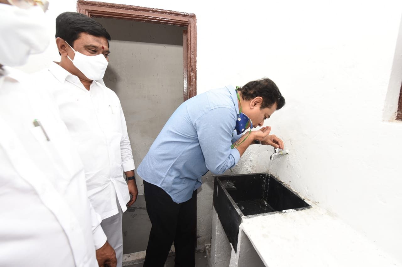 డబుల్ బెడ్రూం ఇండ్ల ప్రారంభం.. న‌ల్లా నీళ్లు తాగిన కేటీఆర్