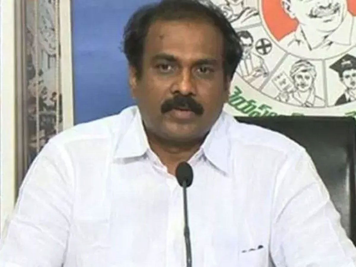 తండ్రీకొడుకు డ్రామాలాడుతున్నారు : మంత్రి కన్నబాబు