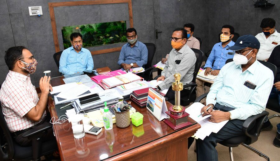 కార్మికుల హక్కుల రక్షణకు చర్యలు చేపట్టాలి