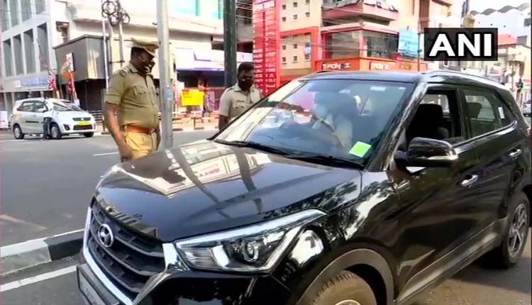 కేరళలో 48 గంటలు లాక్‌డౌన్‌ తరహా ఆంక్షలు