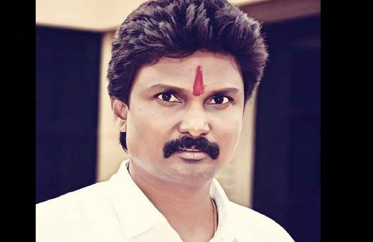 క‌ర్ణాట‌క‌లో కాంగ్రెస్‌కు షాక్‌.. అన్న‌కు వ్య‌తిరేకంగా బీజేపీకి హ‌స్తం నేత మ‌ద్ద‌తు