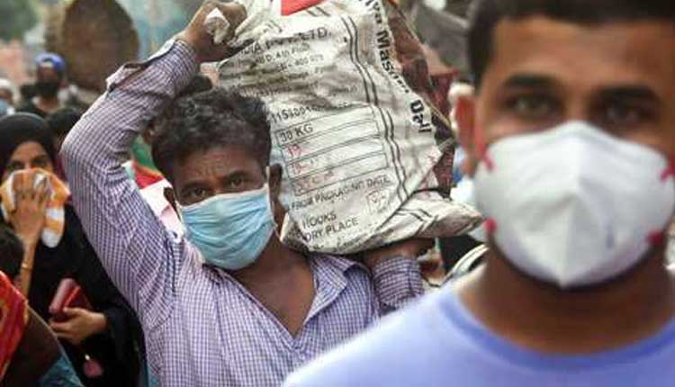 లాక్‌డౌన్ ఎఫెక్ట్‌: బ‌స్టాండ్‌లు, రైల్వే స్టేష‌న్‌ల‌లో కిక్కిరిసిన జ‌నం..!