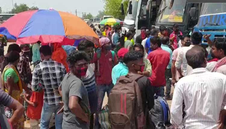 లాక్‌డౌన్ భ‌యాలు: ‌స్వ‌స్థ‌లాల‌కు వ‌ల‌స కార్మికులు
