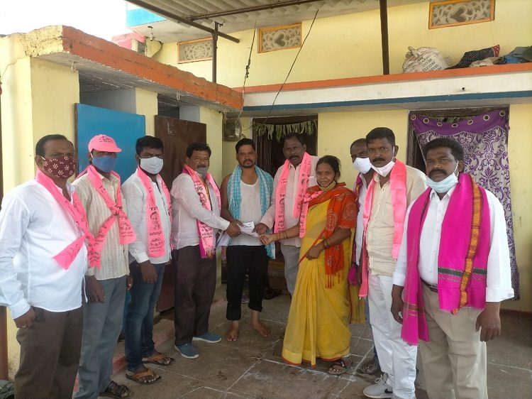 ఆదరించండి.. అభివృద్ధి చేస్తాం