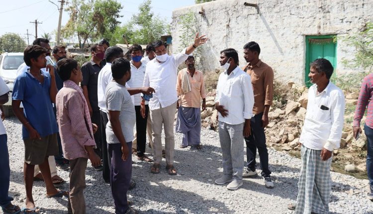 రోడ్డు విస్తరణ పనులు పూర్తిచేయాలి