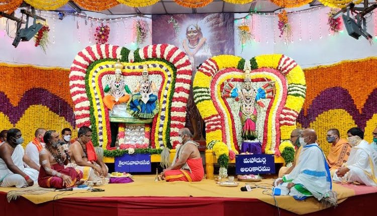 మహాదుర్గా.. పాహిమాం