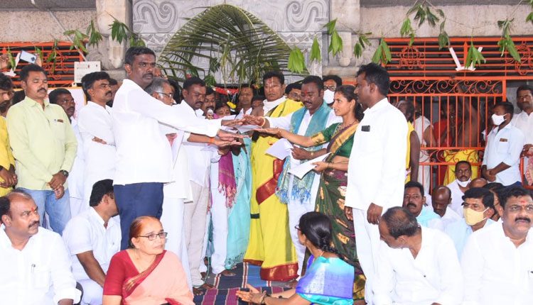 వెంకన్న ఆలయాభివృద్ధికి కృషి చేయాలి