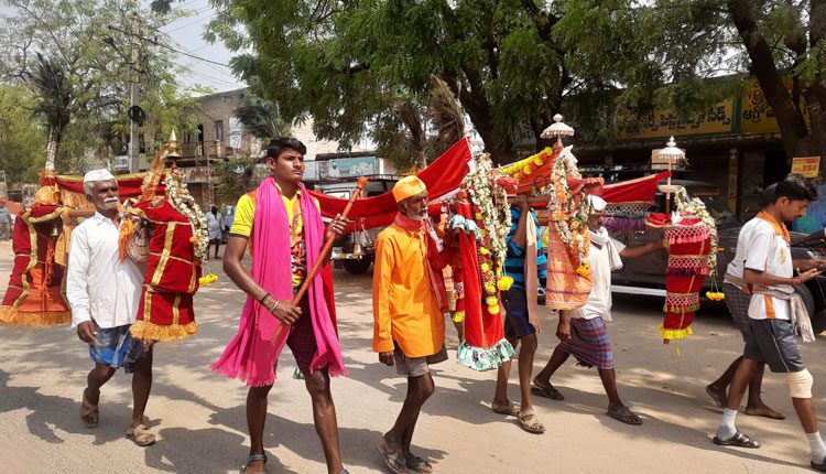శ్రీశైలానికి  భక్తుల పాదయాత్ర