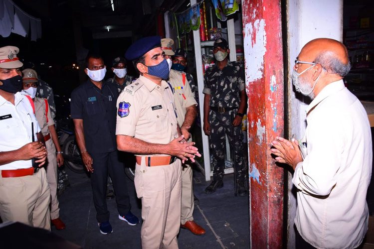 రాత్రిపూట కర్ఫ్యూ పాటించాలి