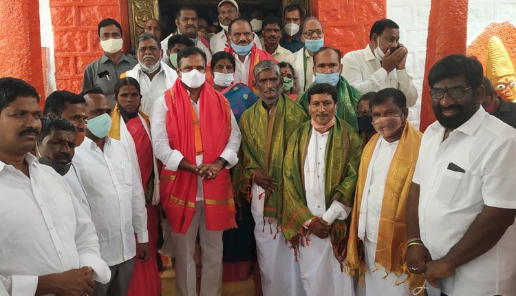 ఆలయ అభివృద్ధికి కృషి చేయాలి