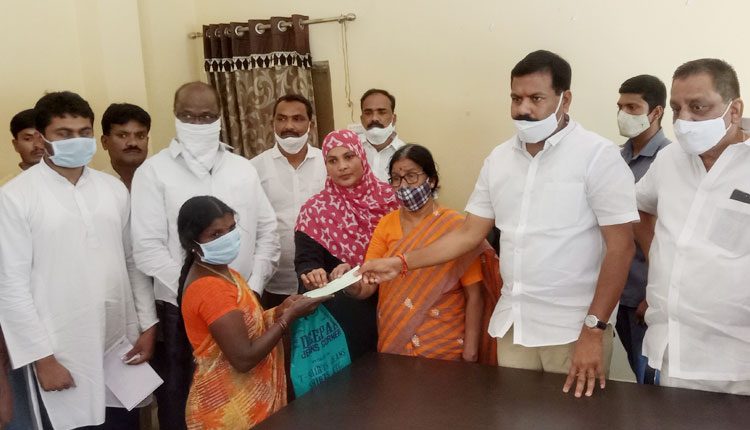 పేదల సంక్షేమానికి సర్కార్‌ పెద్దపీట