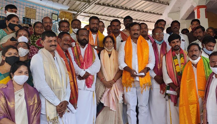 ప్రతి ఎకరాకూ నీరందిస్తాం