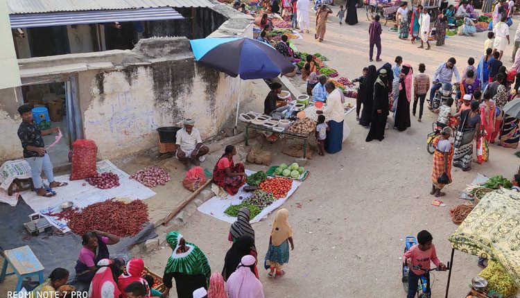 కళకళలాడుతున్న ఊట్కూరు సంత
