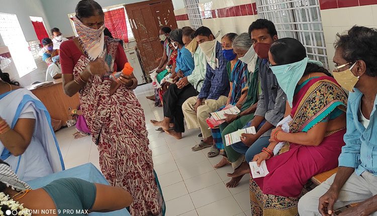 ఓ వైపు టీకాలు..మరో వైపు పరీక్షలు