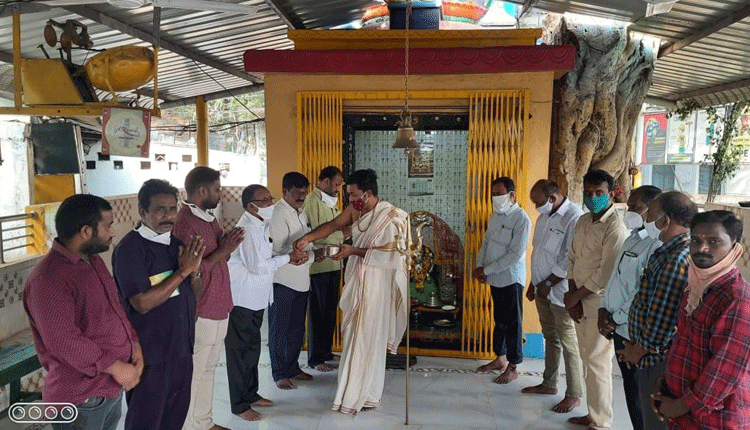 సీఎం కేసీఆర్‌ కోలుకోవాలని పూజలు