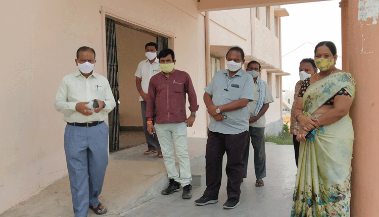 కరోనా బాధితులకు గ్రామాల్లోనే ఐసొలేషన్‌ వార్డులు