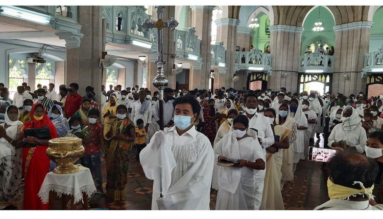 మెదక్‌ చర్చిలో భక్తి శ్రద్ధలతో ‘గుడ్‌ఫ్రైడే’