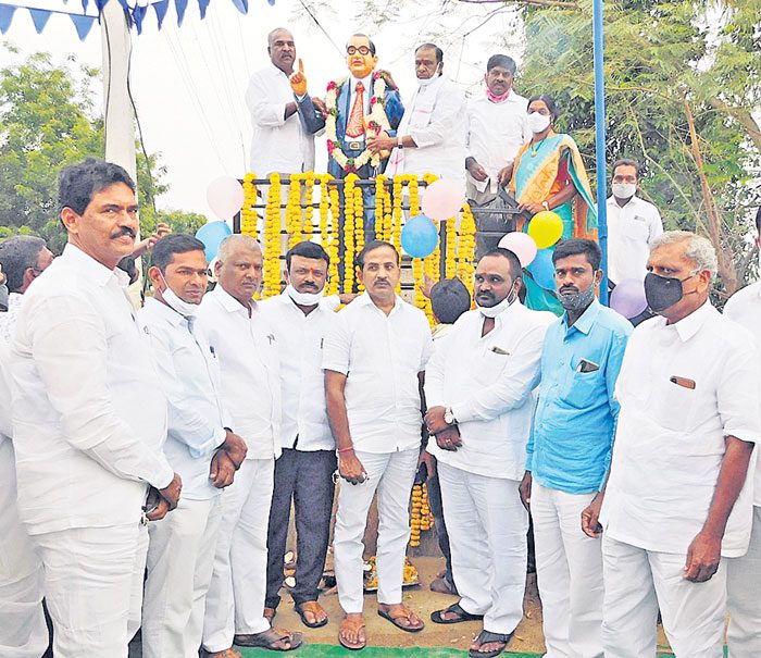 అంబేద్కర్‌ అడుగుజాడల్లో నడవాలి